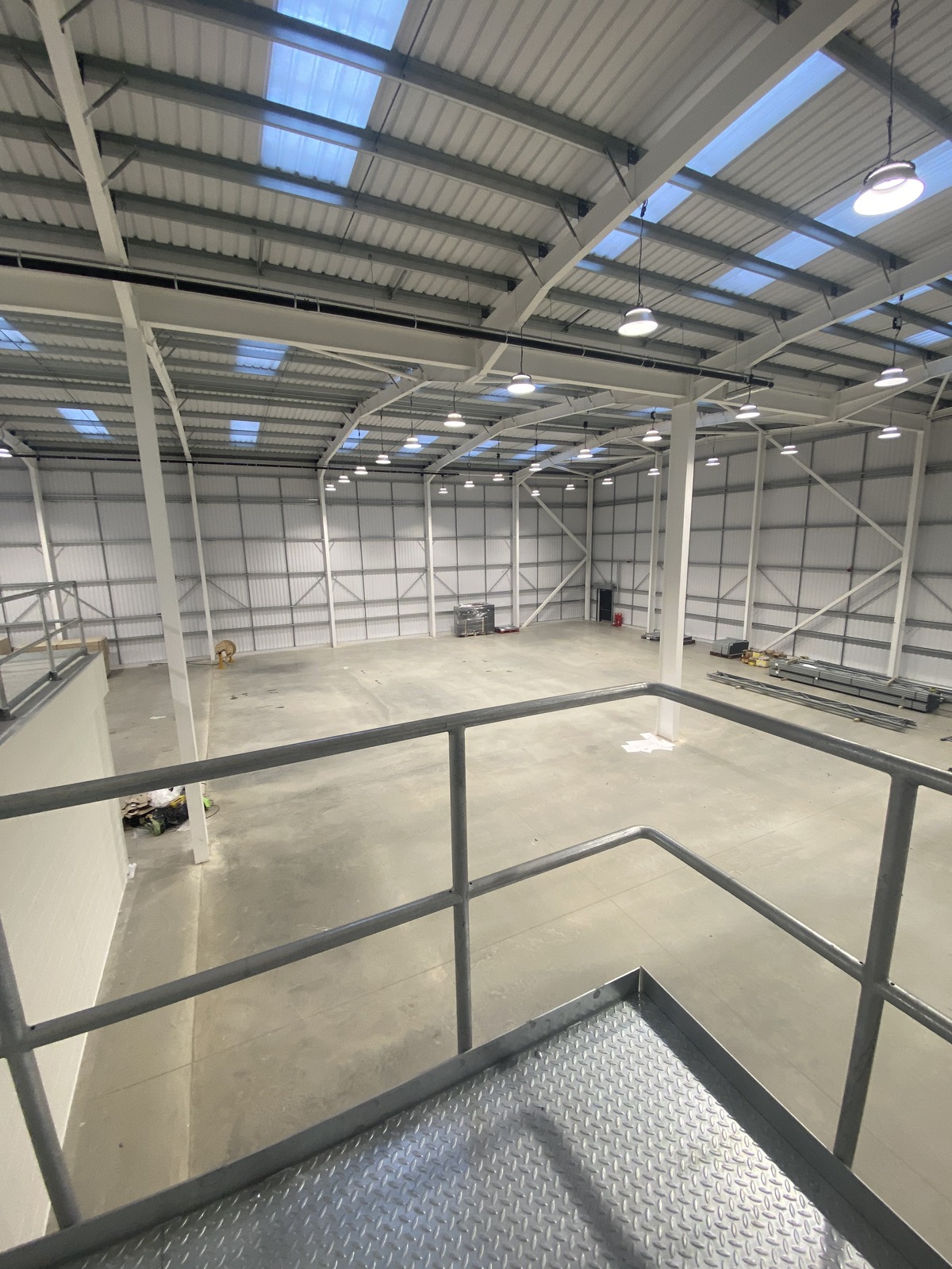 LED high bay lighting with aluminium refractor providing uniform light distribution across a warehouse